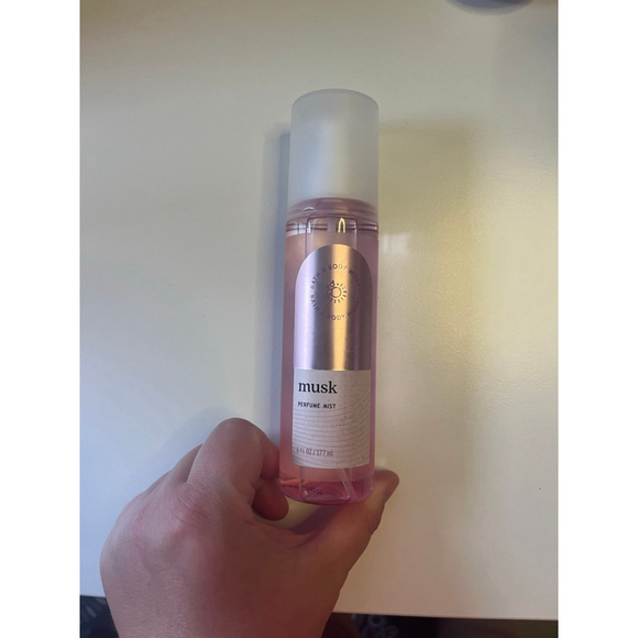 Body Works Musk Perfume Mist 6 fl oz Pink - Picture 1 of 7